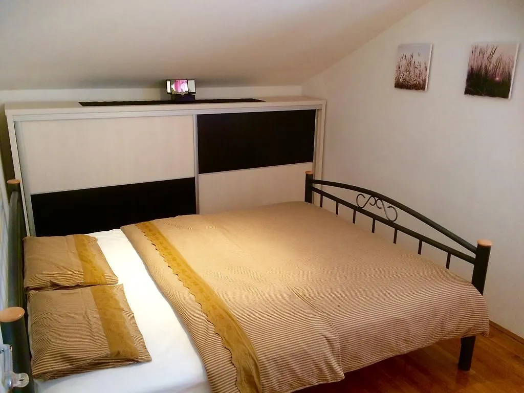 Apartments Brcic Kastela